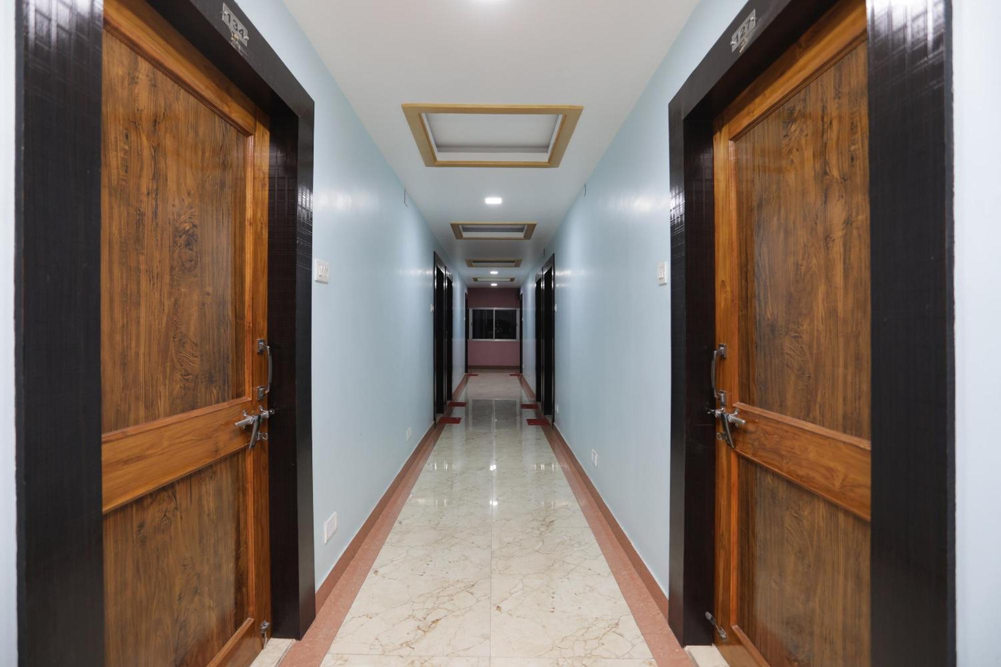 Collection O Hotel New Jasmine Urali Экстерьер фото